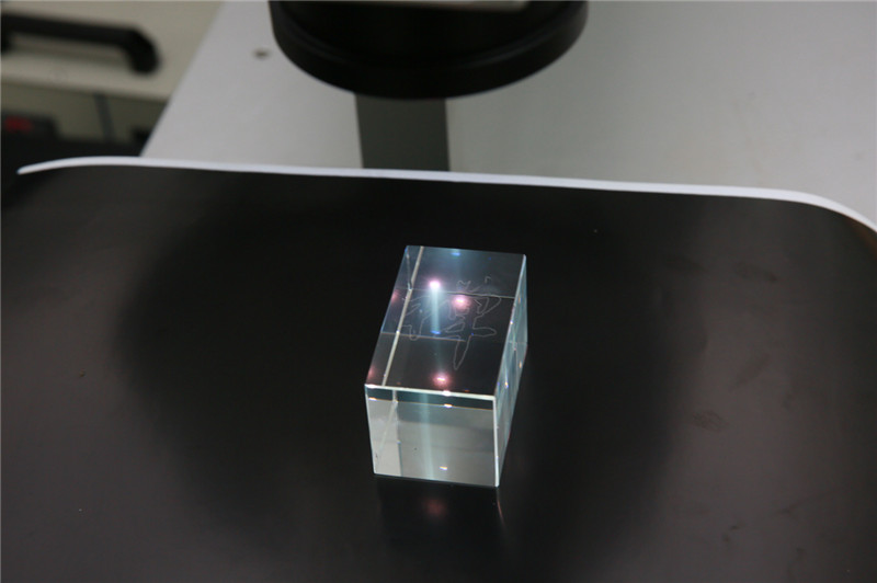 Grüner Laser für die Lasergravur unter der Glasoberfläche